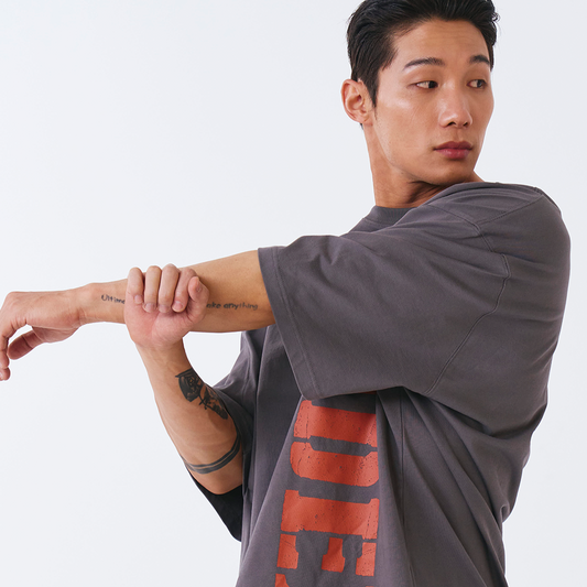 Core Big Logo Giant Fit 棉質短袖上衣 炭灰色