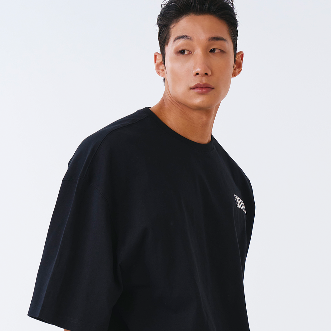 【新品預購】CORE SMALL LOGO GIANT FIT 棉質短袖上衣 黑色