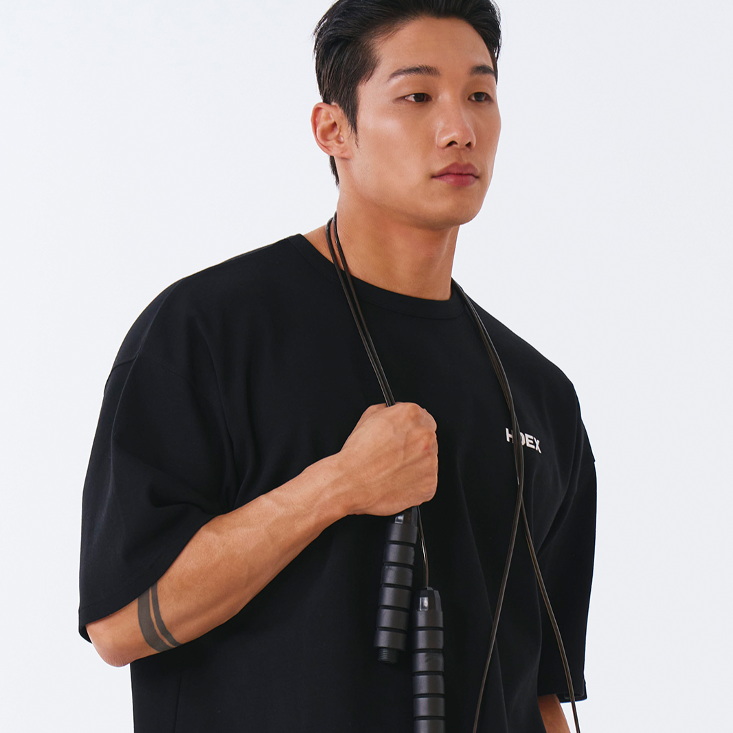 【新品預購】MAIN SMALL LOGO OVER FIT 短袖運動上衣 黑色