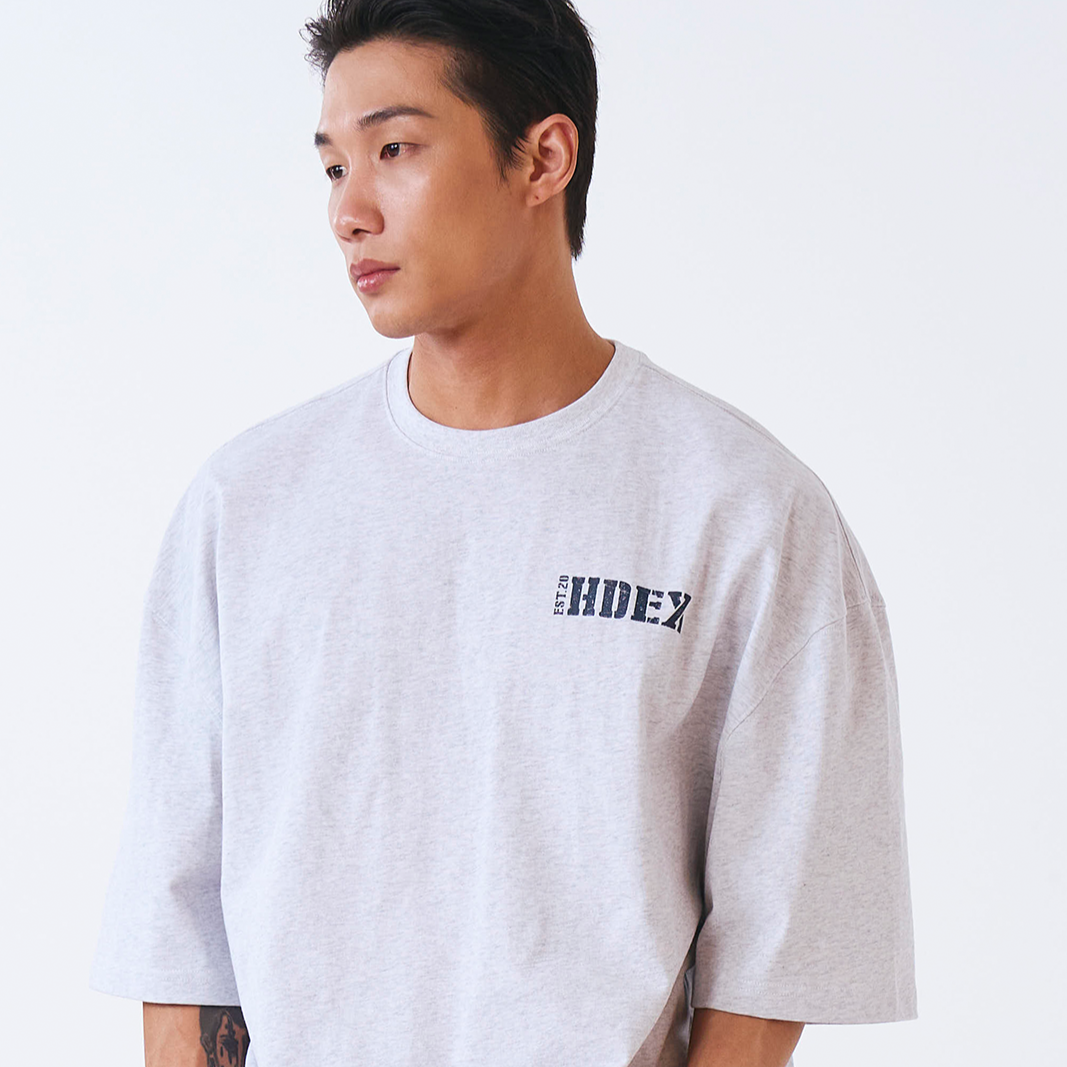 【新品預購】CORE SMALL LOGO GIANT FIT 棉質短袖上衣 灰白色