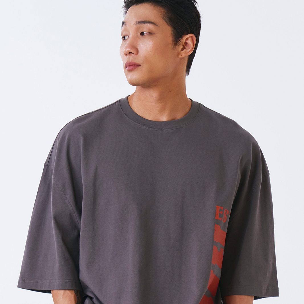 【新品預購】CORE BIG LOGO GIANT FIT 棉質短袖上衣 炭灰色