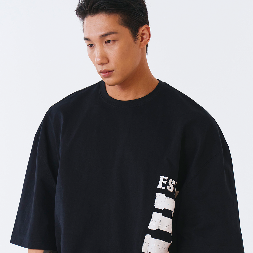 【新品預購】CORE BIG LOGO GIANT FIT 棉質短袖上衣 黑色