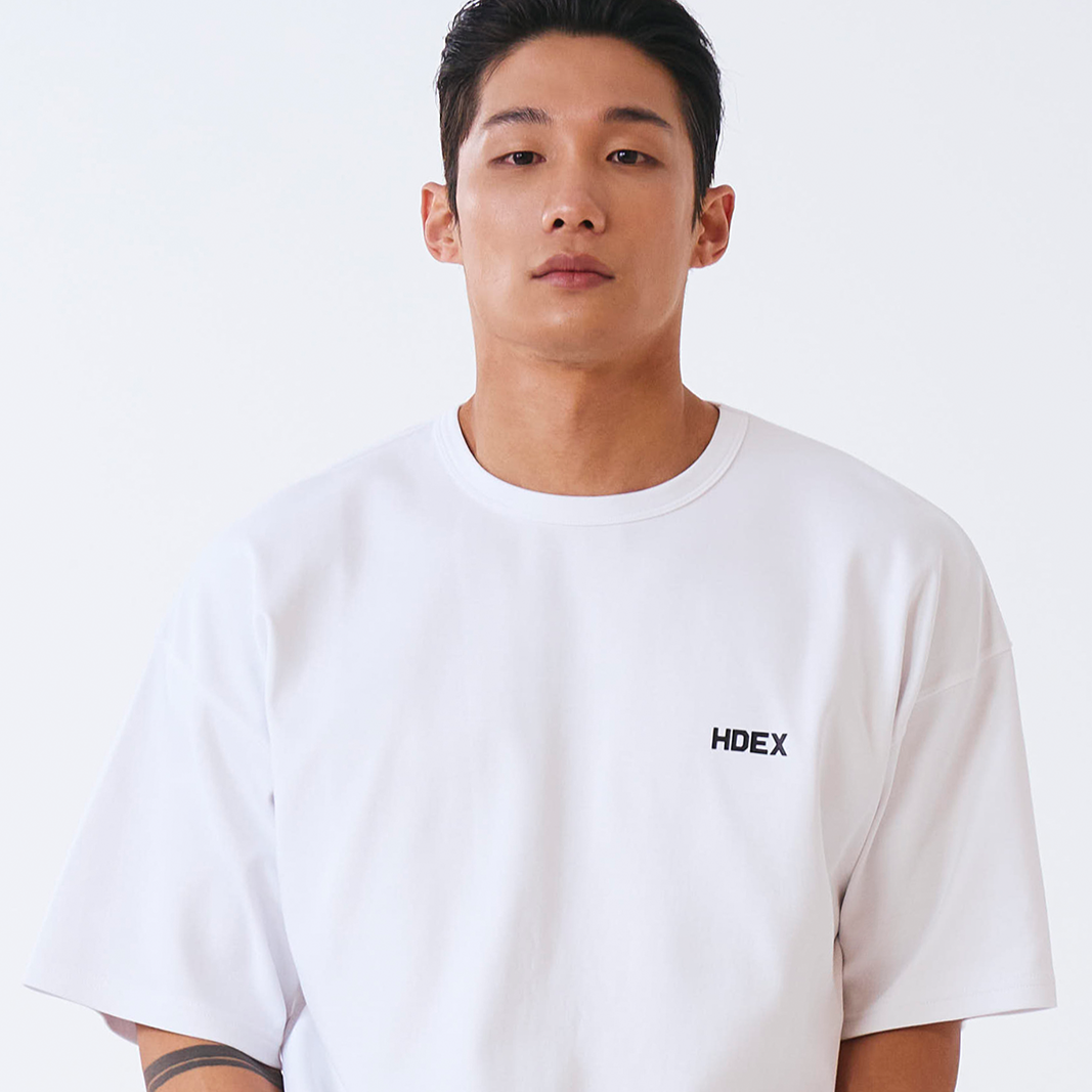 【新品預購】MAIN SMALL LOGO OVER FIT 短袖運動上衣 白色