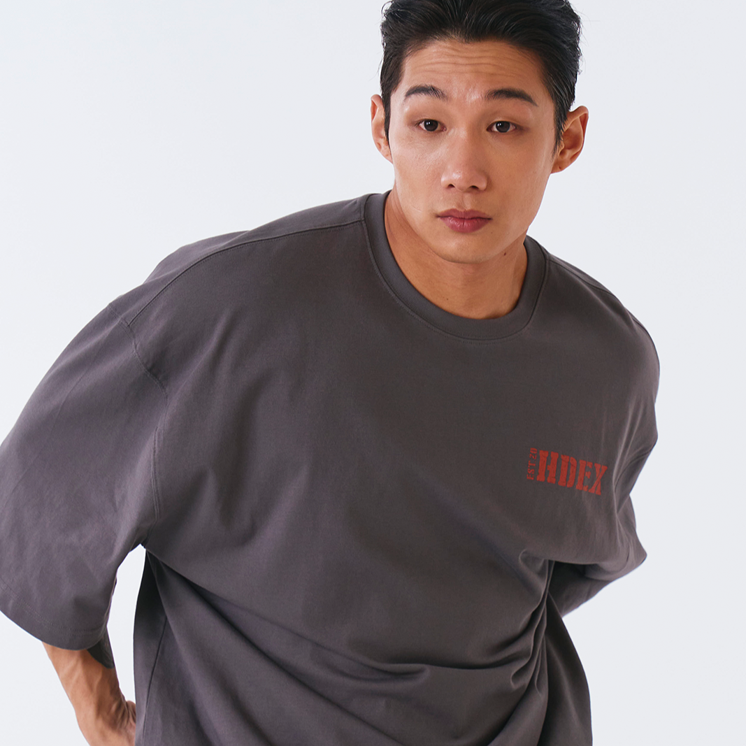 【新品預購】CORE SMALL LOGO GIANT FIT 棉質短袖上衣 炭灰色