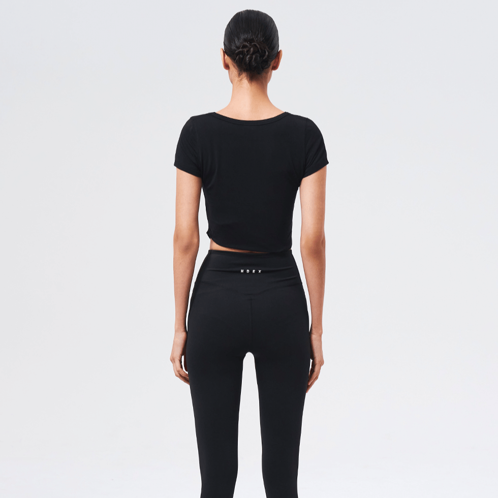 【新品預購】Womens Brisen V-Cut 不對稱剪裁修身短袖 黑色