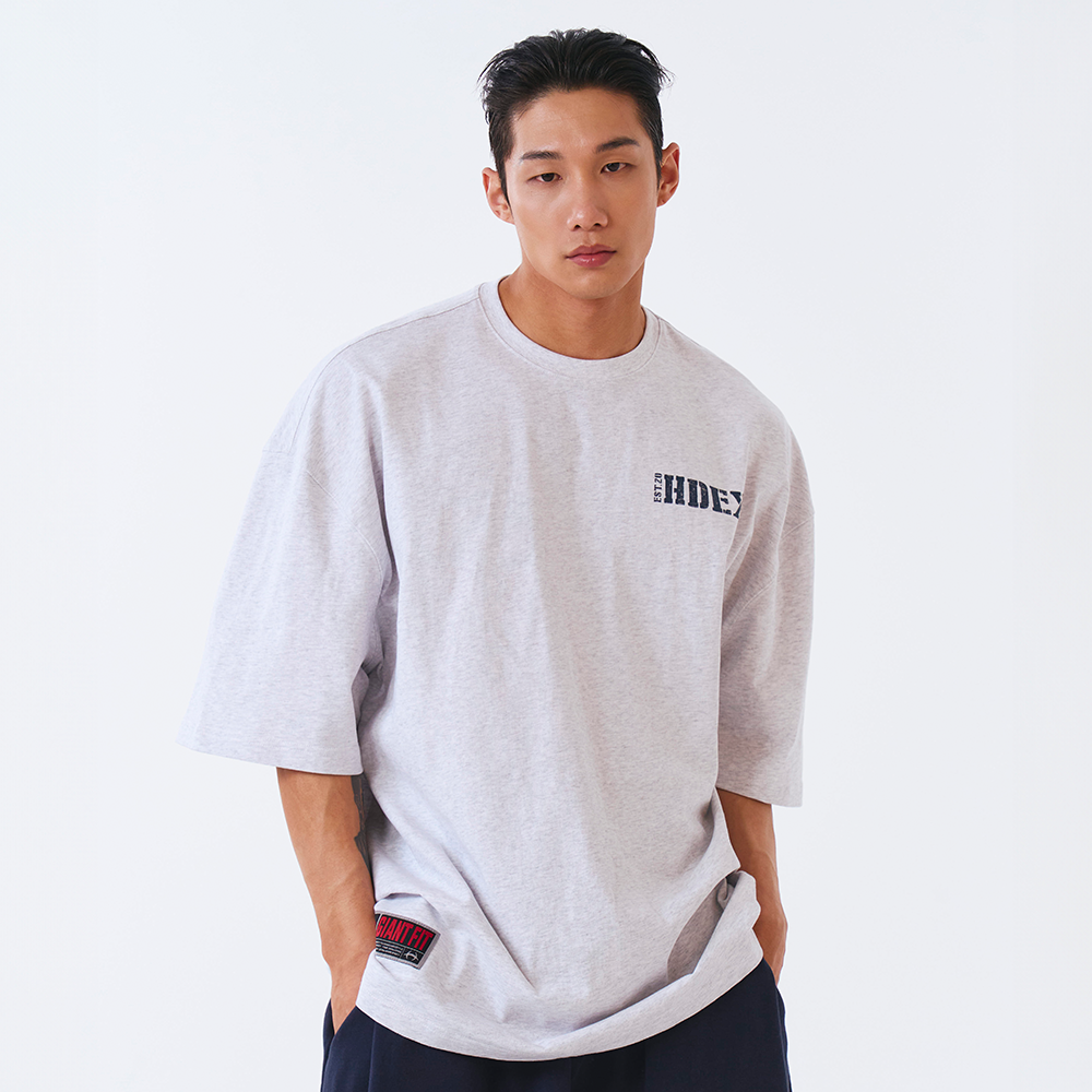 【新品預購】CORE SMALL LOGO GIANT FIT 棉質短袖上衣 灰白色