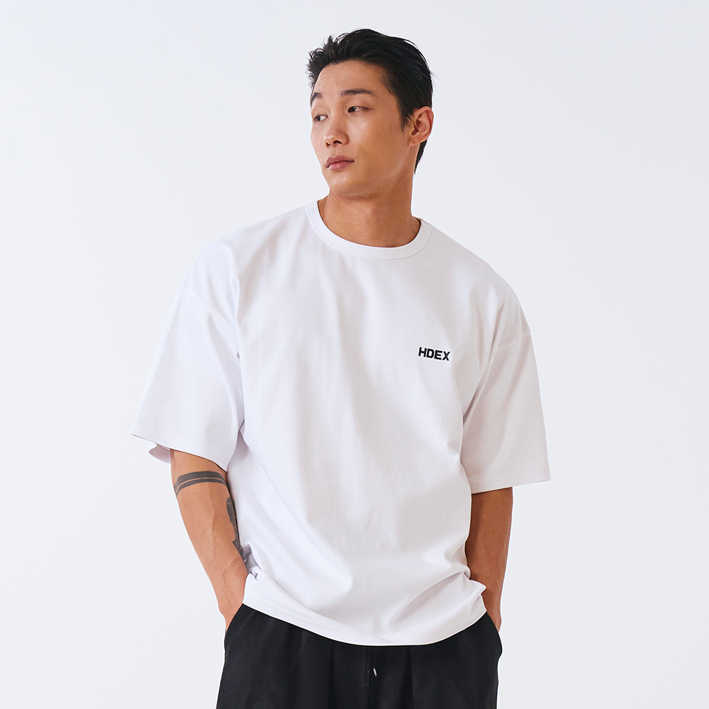 【新品預購】MAIN SMALL LOGO OVER FIT 短袖運動上衣 白色