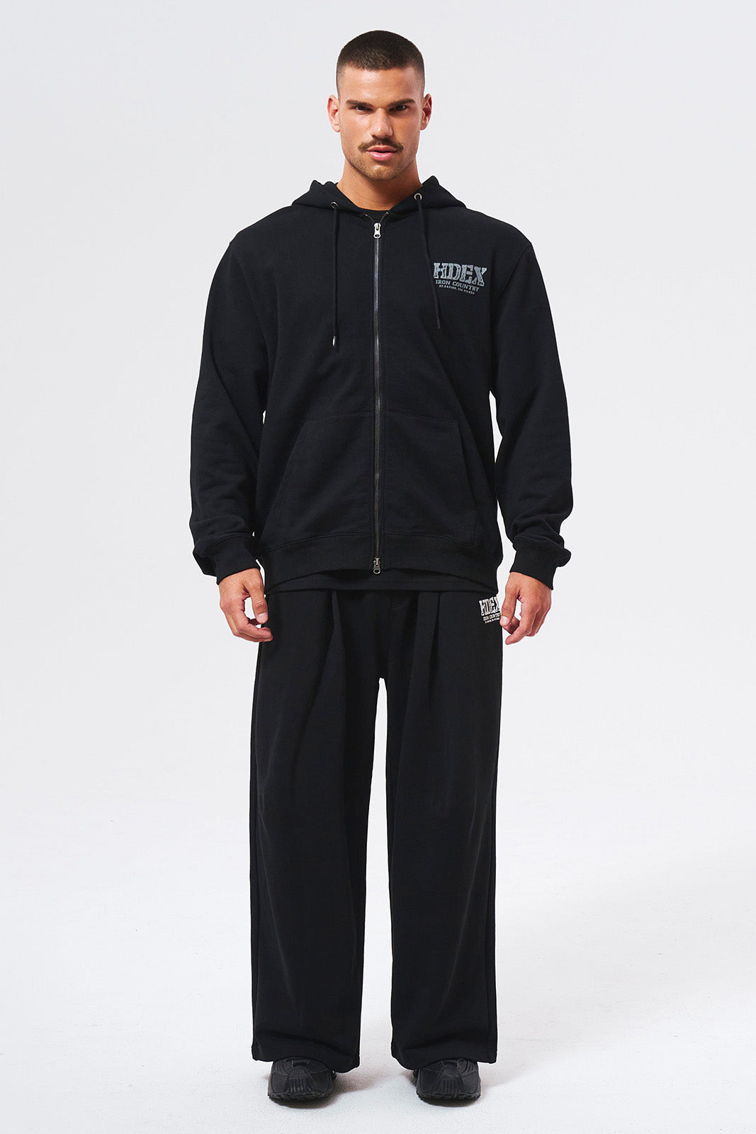 【新品預購】Core Logo 水洗復古風運動長褲 黑色