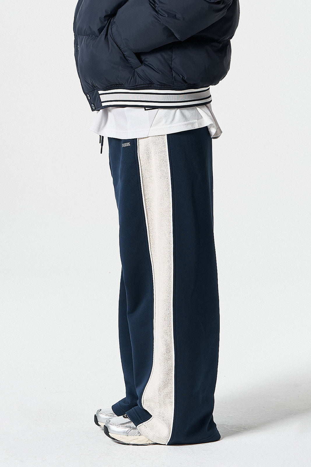 【新品預購】Reverse 滾邊撞色寬版運動長褲 深藍色(男女同款)