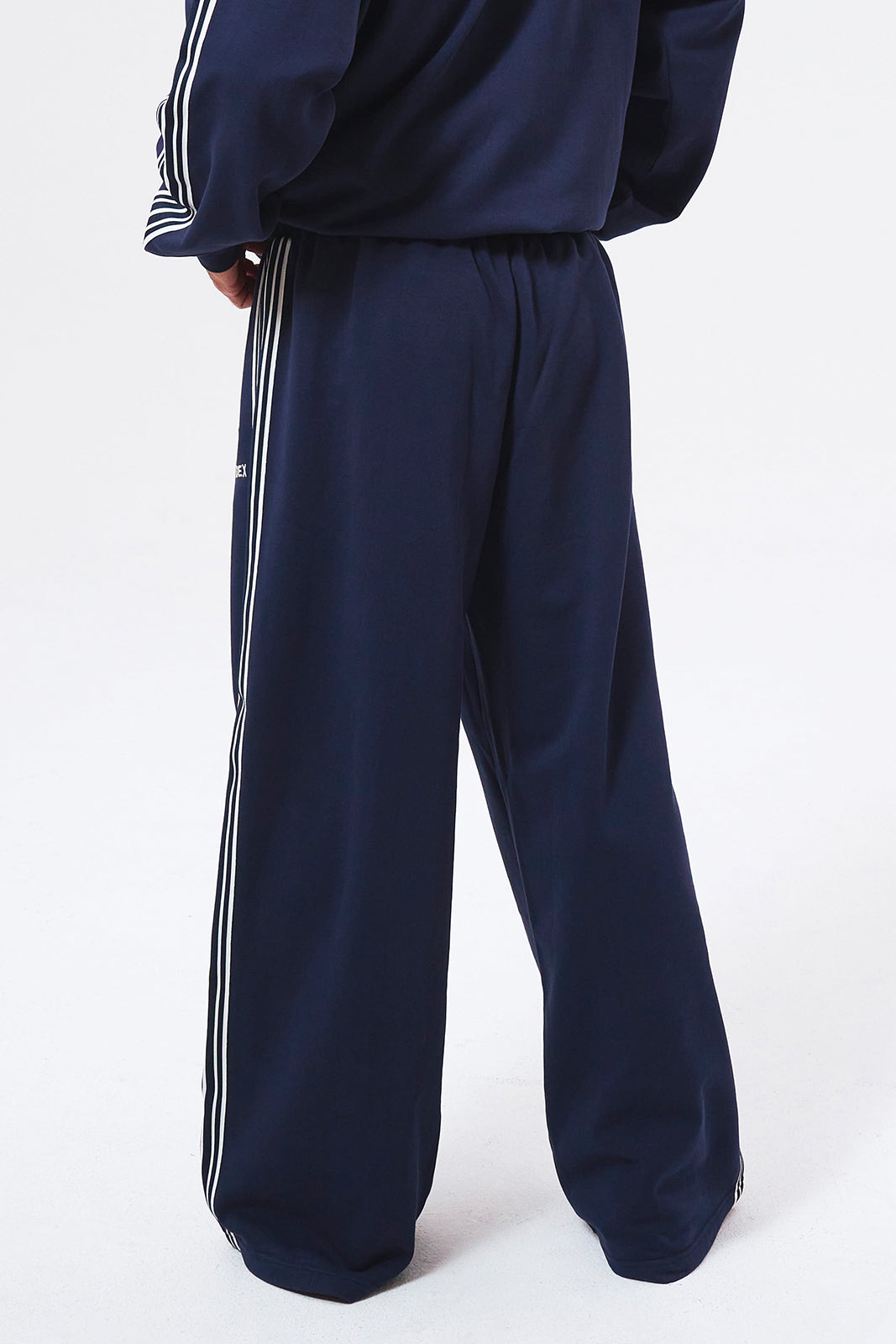 【新品預購】HDEX Main Logo 寬鬆直筒長褲 深藍色(男女同款)