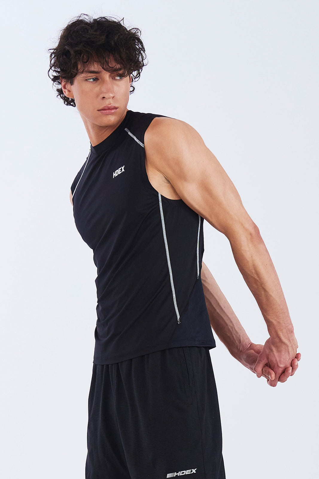 【新品預購】PRO MUSCLE FIT 無袖修身運動背心 黑色