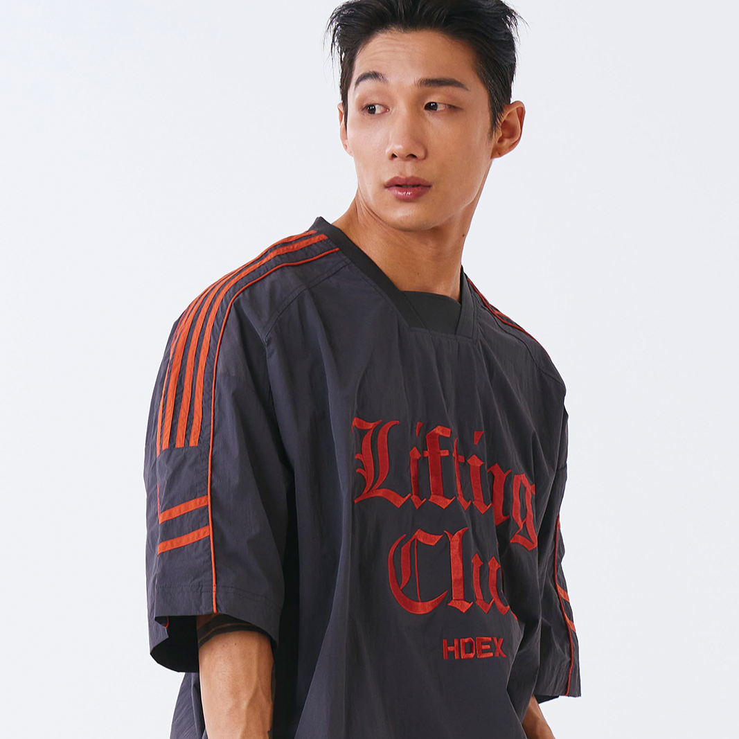 【新品預購】LIFTING JERSEY 五分袖尼龍運動上衣 炭灰色