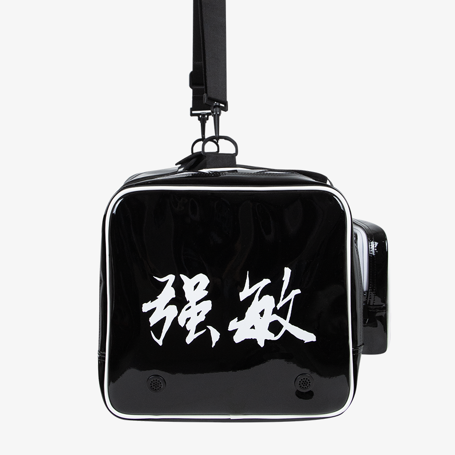 Strong Dexter Enamel 亮面漆皮運動手提包 黑色