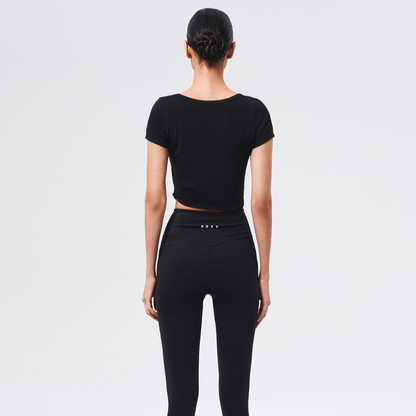 【新品預購】Womens Brisen V-Cut 不對稱剪裁修身短袖 黑色