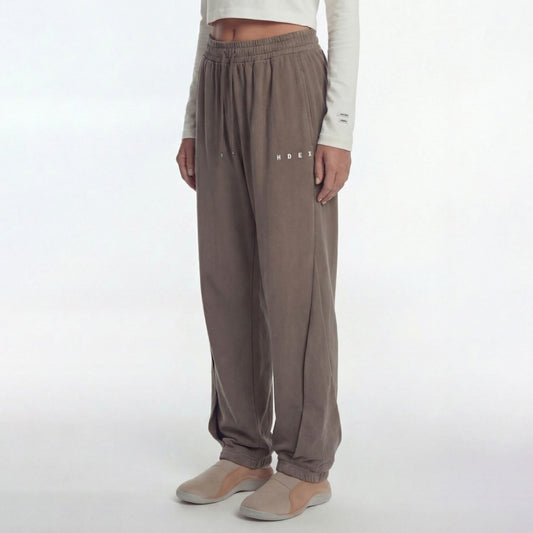 Mild Daily 運動休閒束口長褲 奶茶色