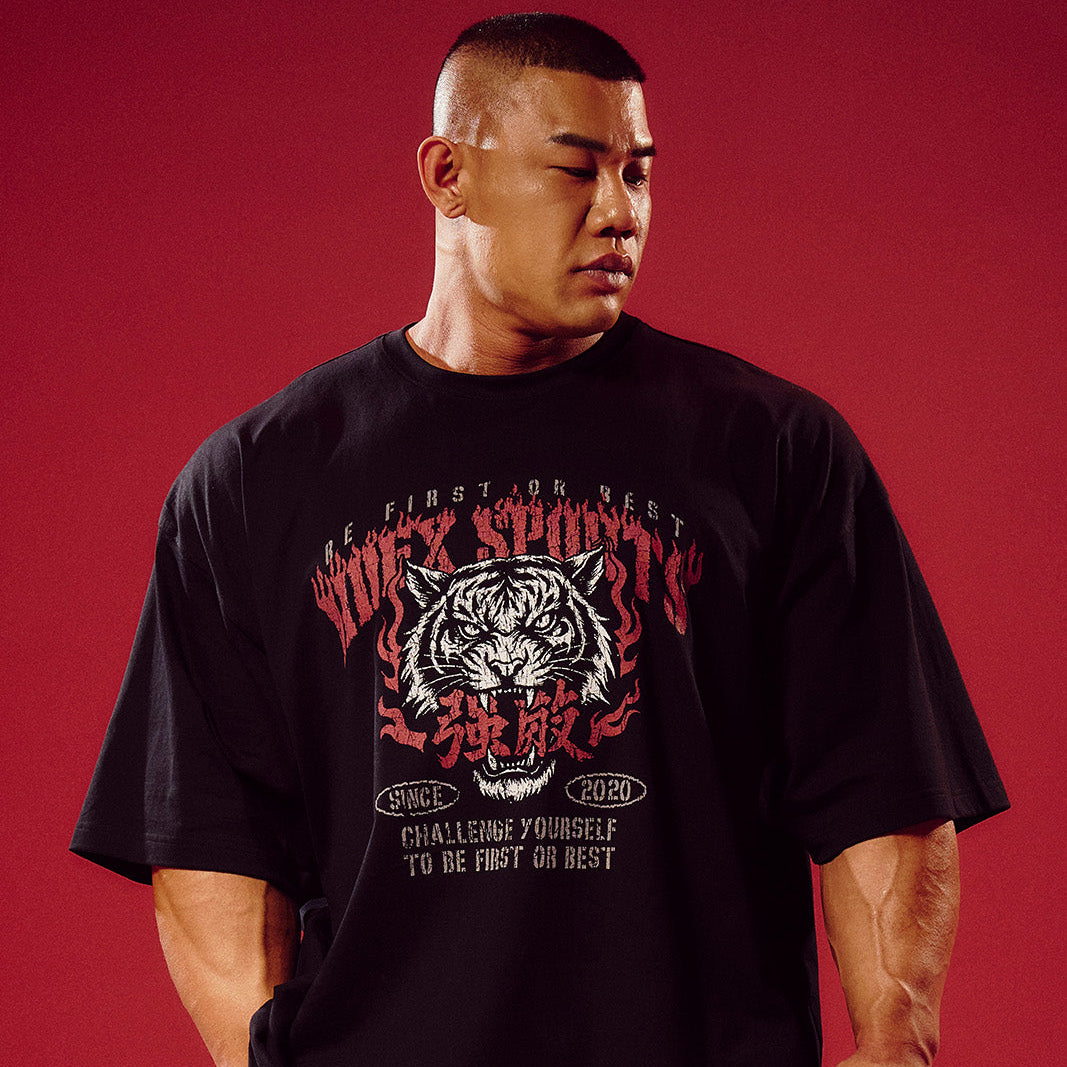 Strong Dexter Giant Fit 老虎印花運動短袖上衣 黑色