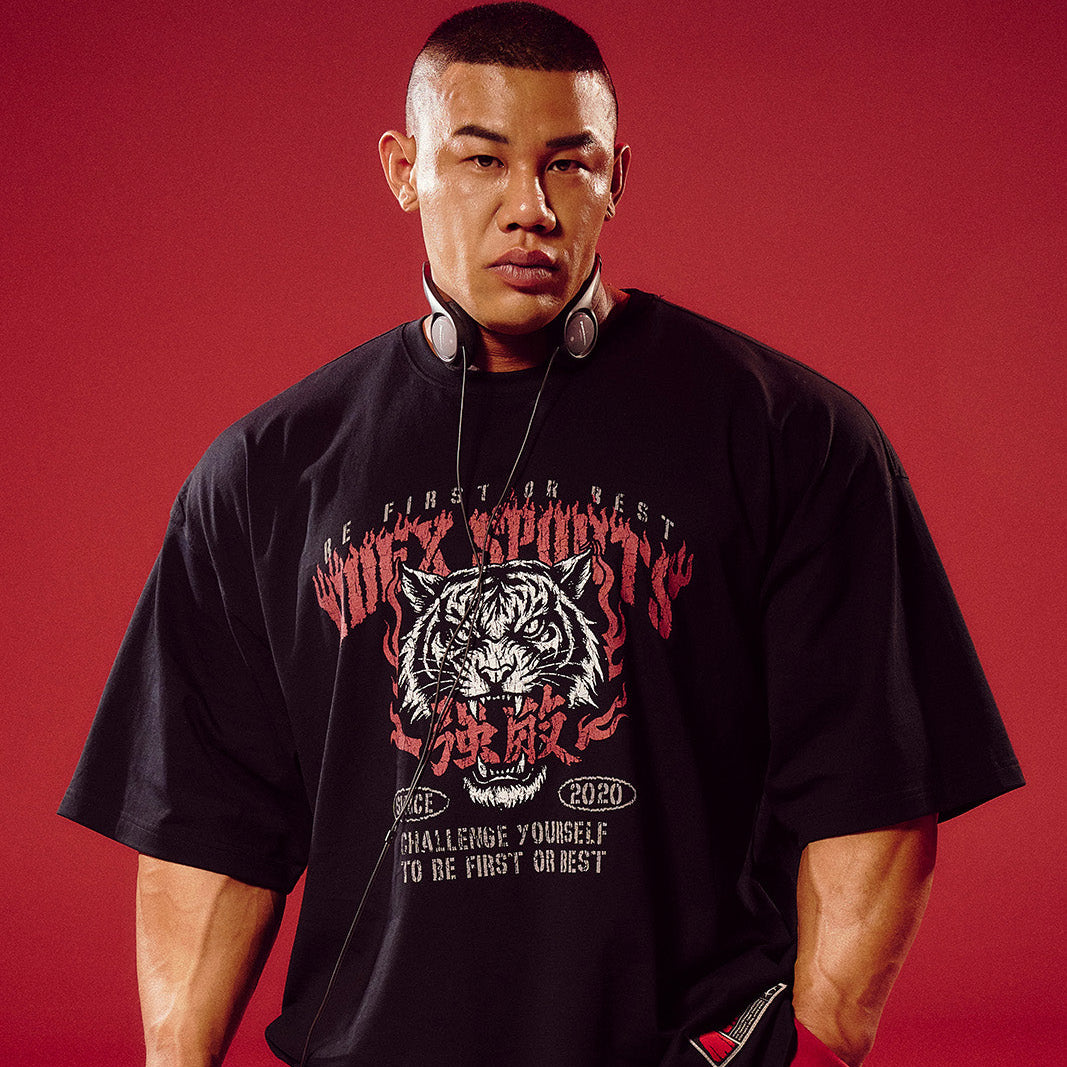 Strong Dexter Giant Fit 老虎印花運動短袖上衣 黑色