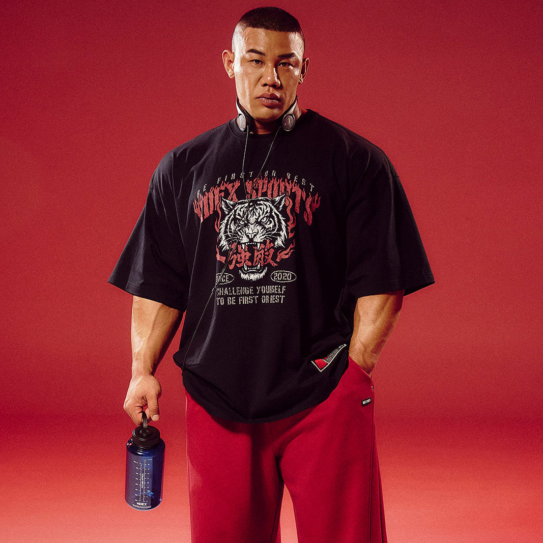 Strong Dexter Giant Fit 老虎印花運動短袖上衣 黑色