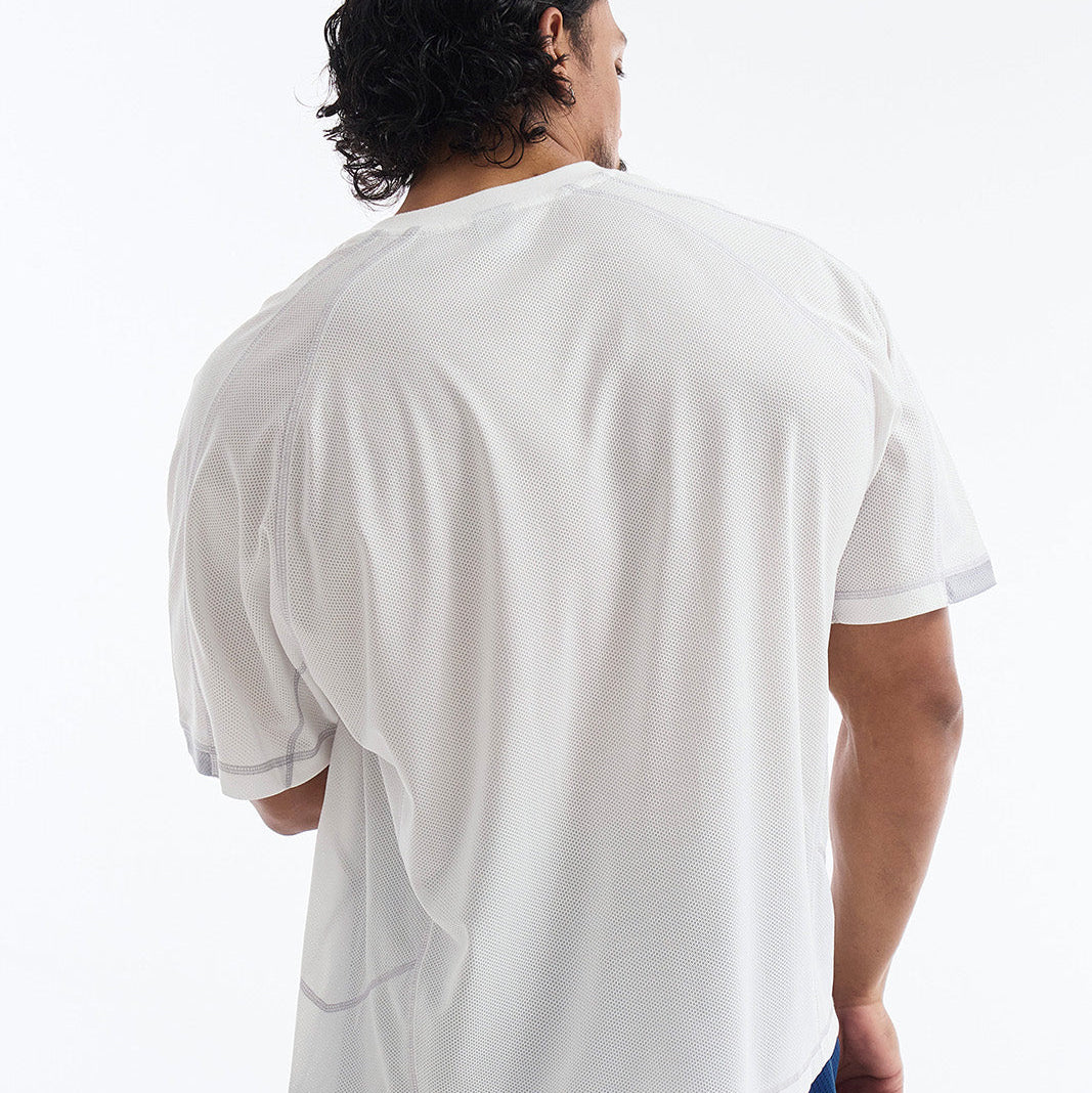 【新品早鳥優惠】916 Giant Fit 透氣網眼運動短袖上衣 白色