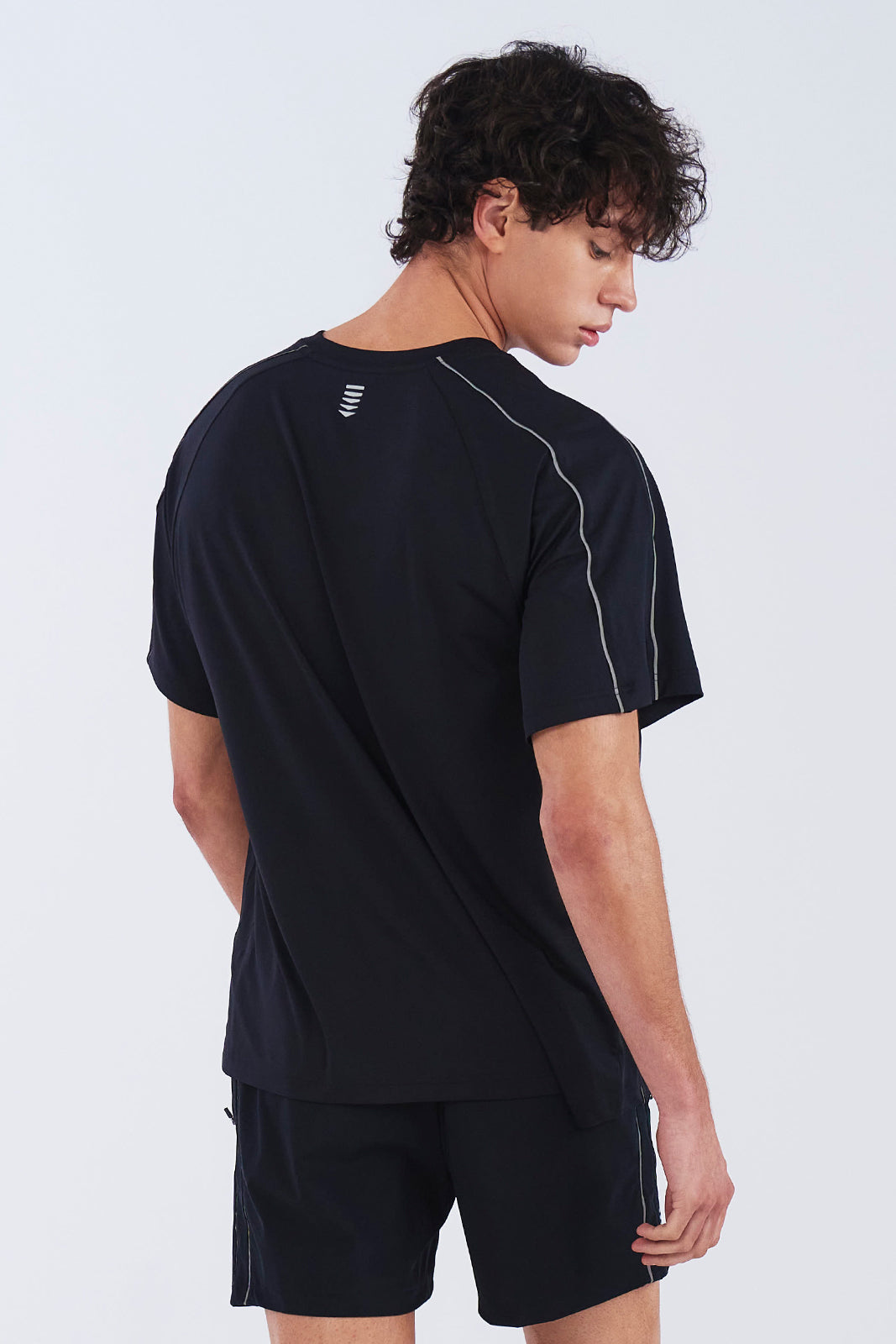 【新品預購】ASSIST REFLECTIVE 短袖機能上衣 黑色