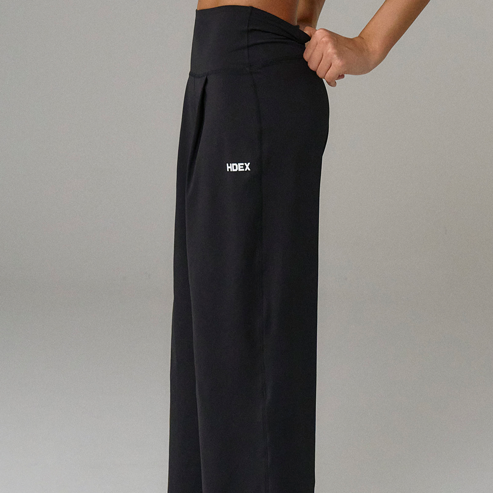 【新品早鳥優惠】Light Support Daily 修身寬版運動長褲 黑色