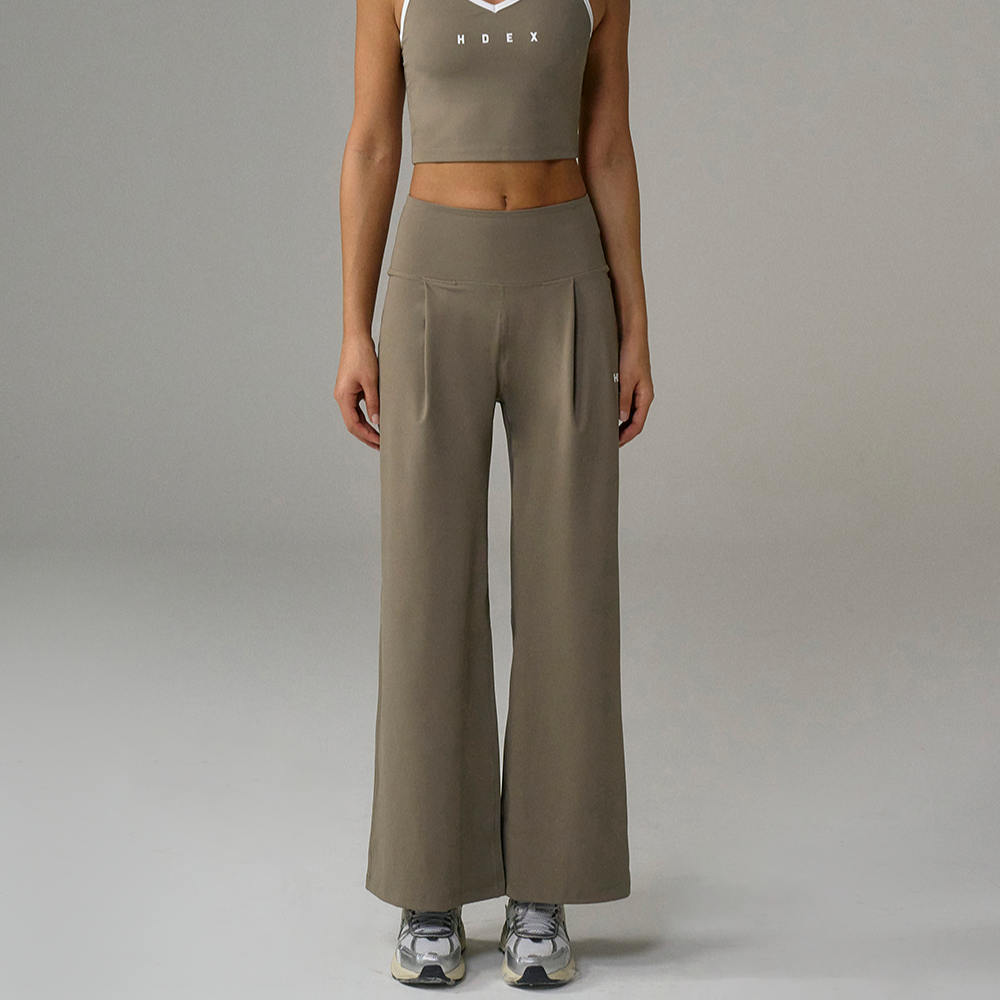 【新品早鳥優惠】Light Support Daily 修身寬版運動長褲 奶茶色