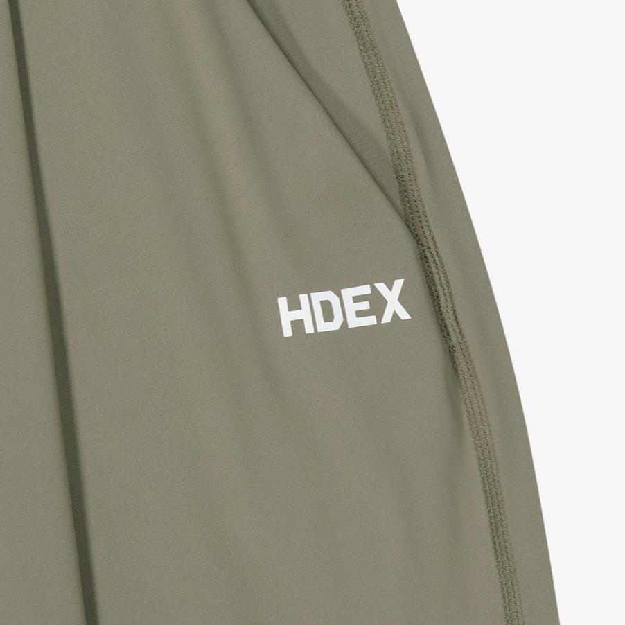 【新品早鳥優惠】Light Support Daily 修身寬版運動長褲 奶茶色