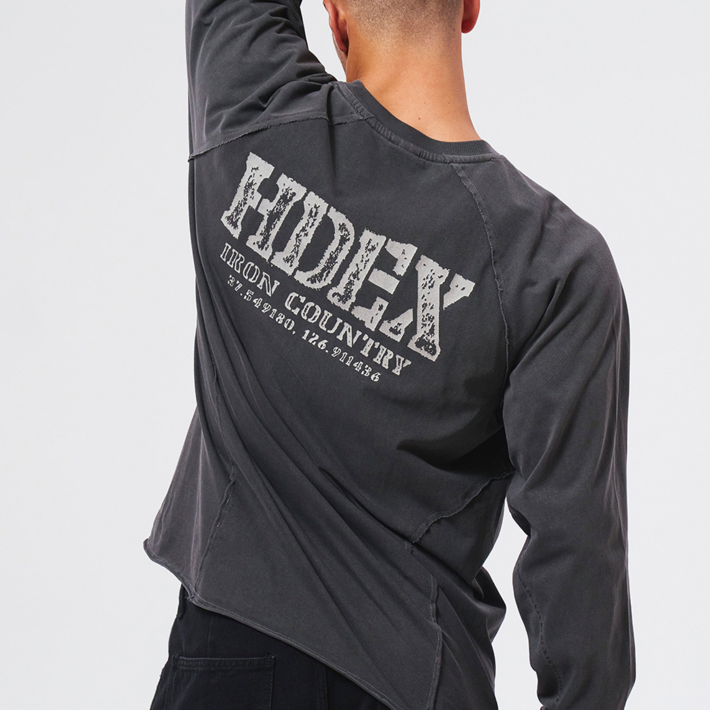 【新品預購】Core Back Logo 水洗復古風長袖上衣 深灰色