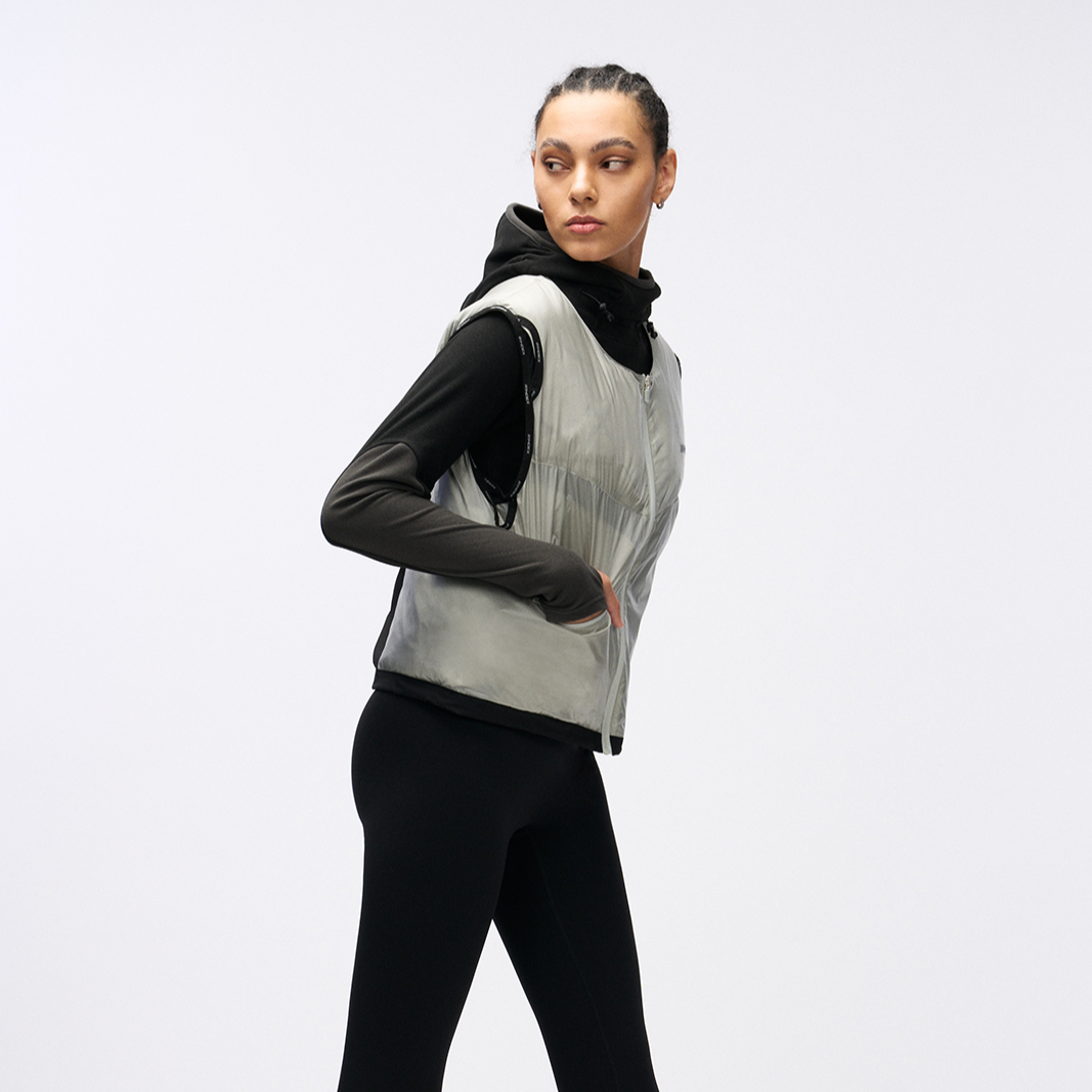 【新品早鳥優惠】Assist Utility Running 輕暖科技背心 淺灰色(男女同款)